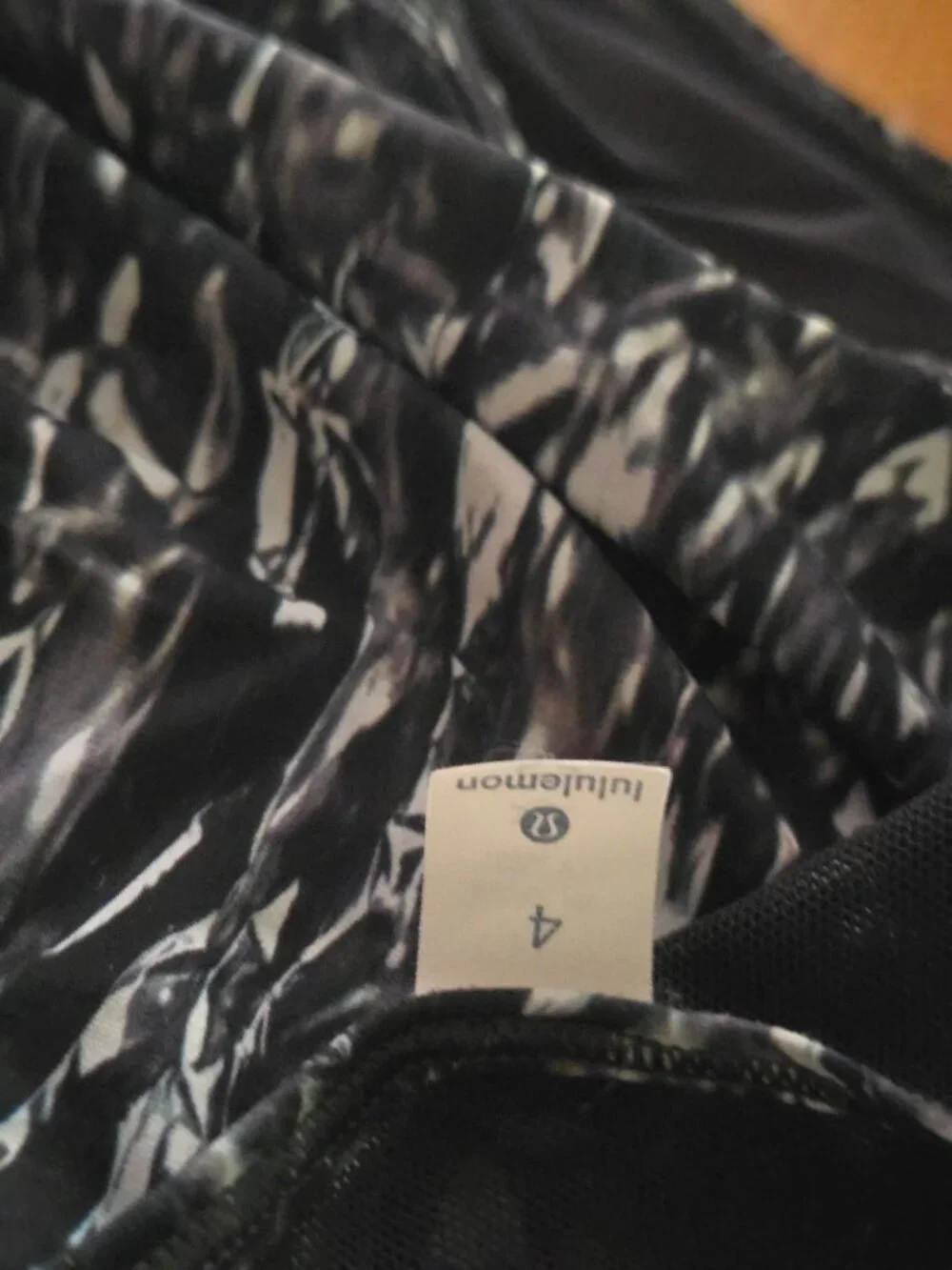 Lululemon Sculpt Tank Size 4 Black White Abstract Foil Print